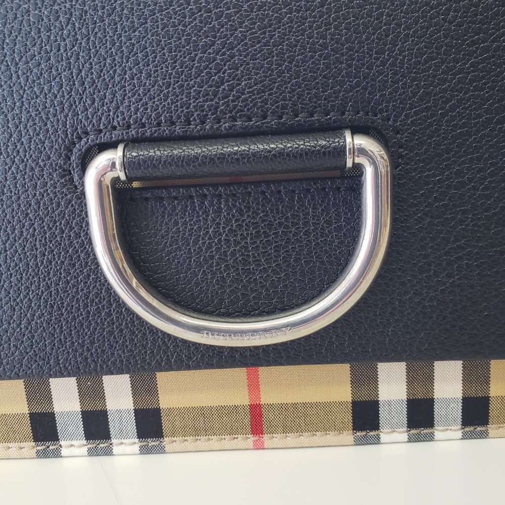 Burberry Medium Vintage Black D-Ring Bag - Picture 4 of 8